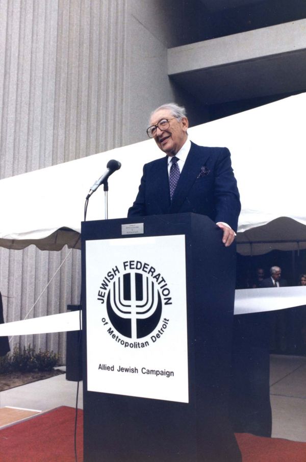 Max Fisher speaks during the dedication ceremony of the Max M. Fisher Building of the Jewish Federation of Metropolitan Detroit.