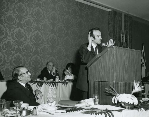 Max Fisher looks on as Elie Wiesel speaks at the 39th General Assembly of the Council of Jewish Federations.