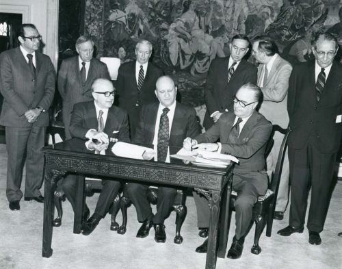Contract signed between the US State Department and the United Israel Appeal